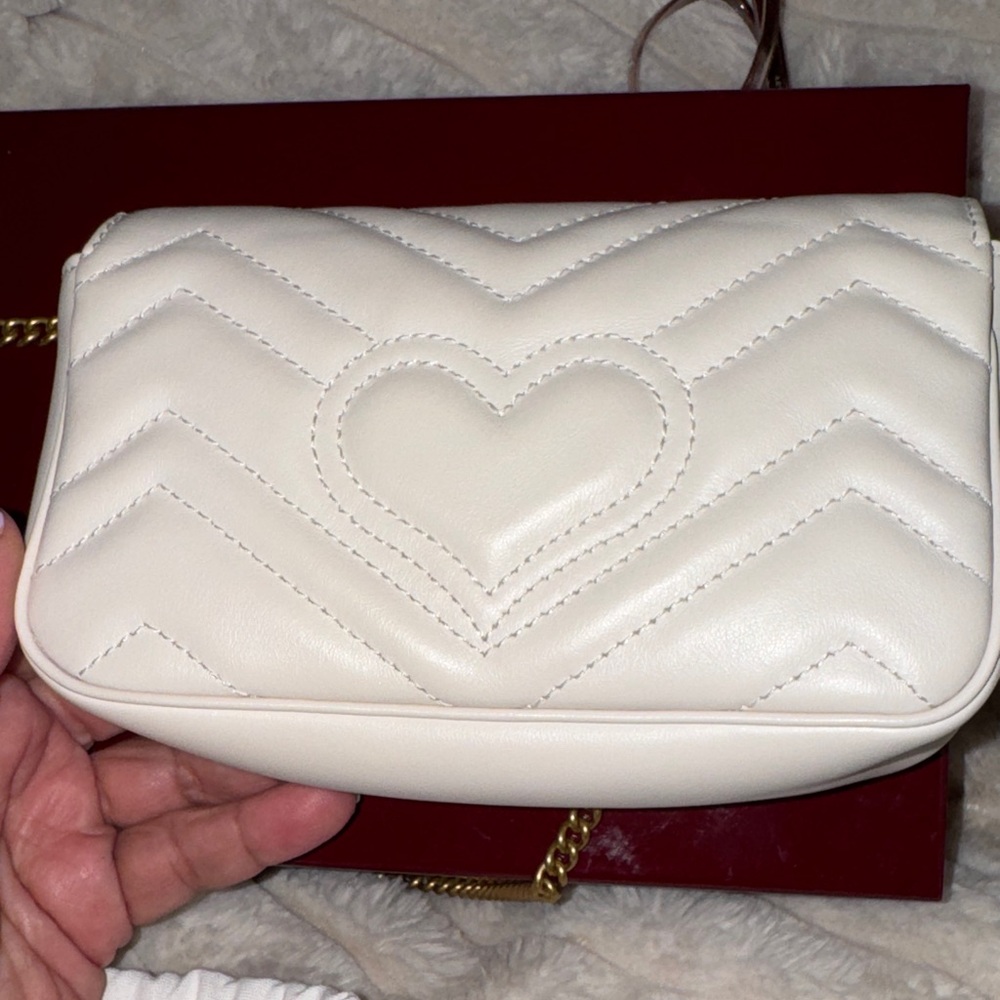 Gucci White Matelassé Mini Shoulder Bag with Gold GG - Picture 4 of 5